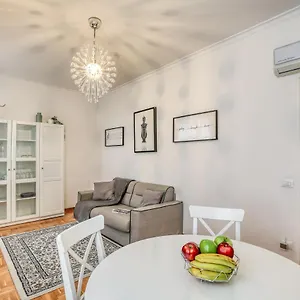 Atrhome Penthouse Frattina Roma